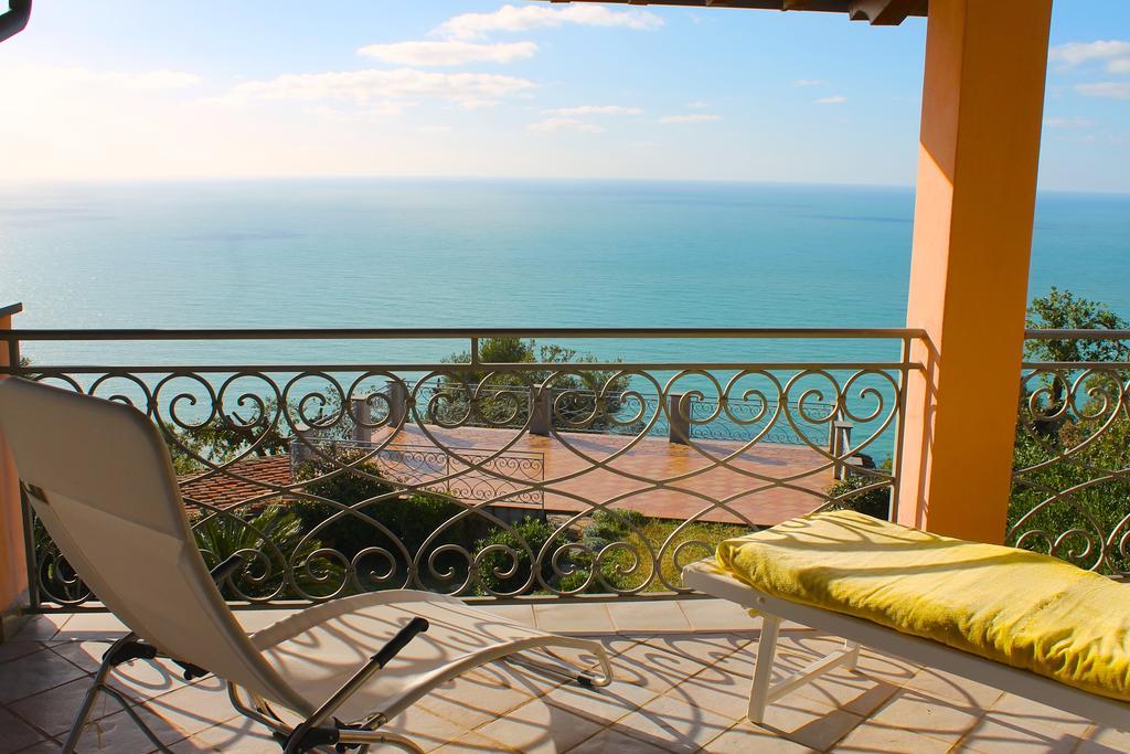B&B Le Palme Амелия Экстерьер фото